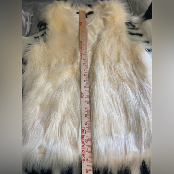 Kenzie Sz XS Cream Color Faux Fur Women’s Sleeveless Vest - Picture 4 of 8